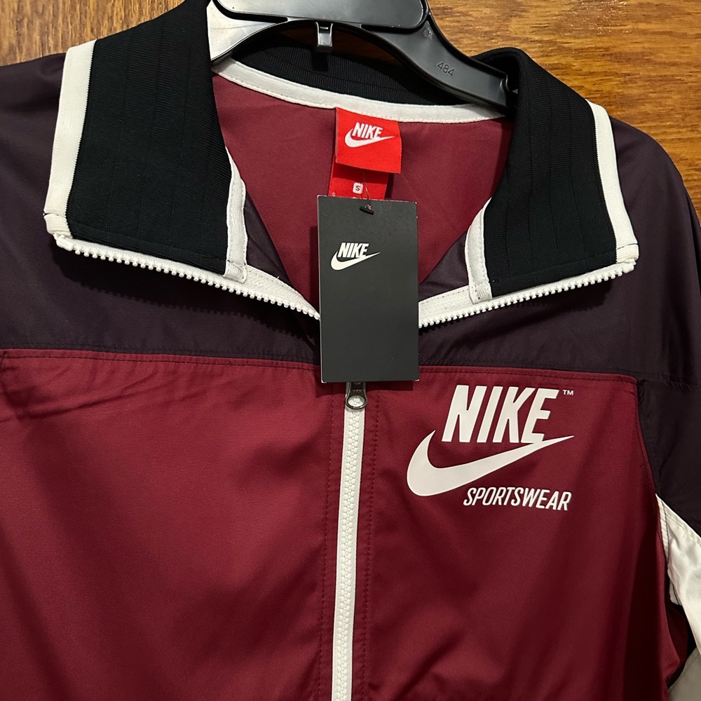 Nike jacket - Picture 2 of 4